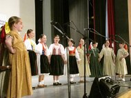 Spevácka skupina menších dievčat DFS Kornička z Trenčína